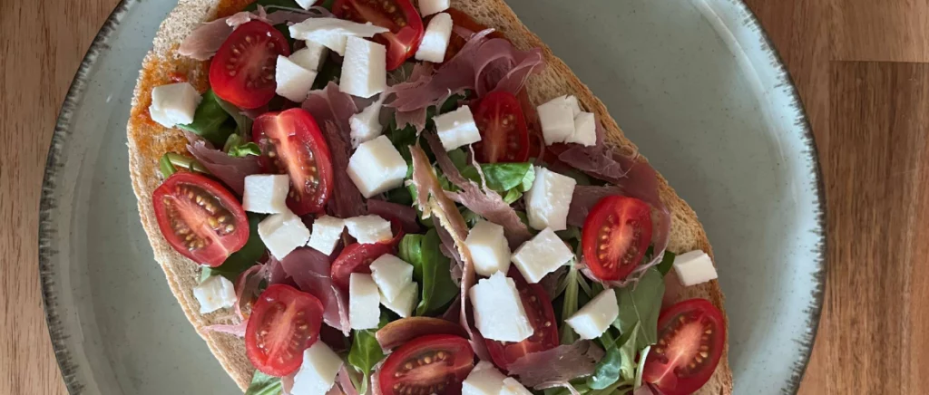 photo d'une bruschetta au jambon Italien sur assiette - Berni