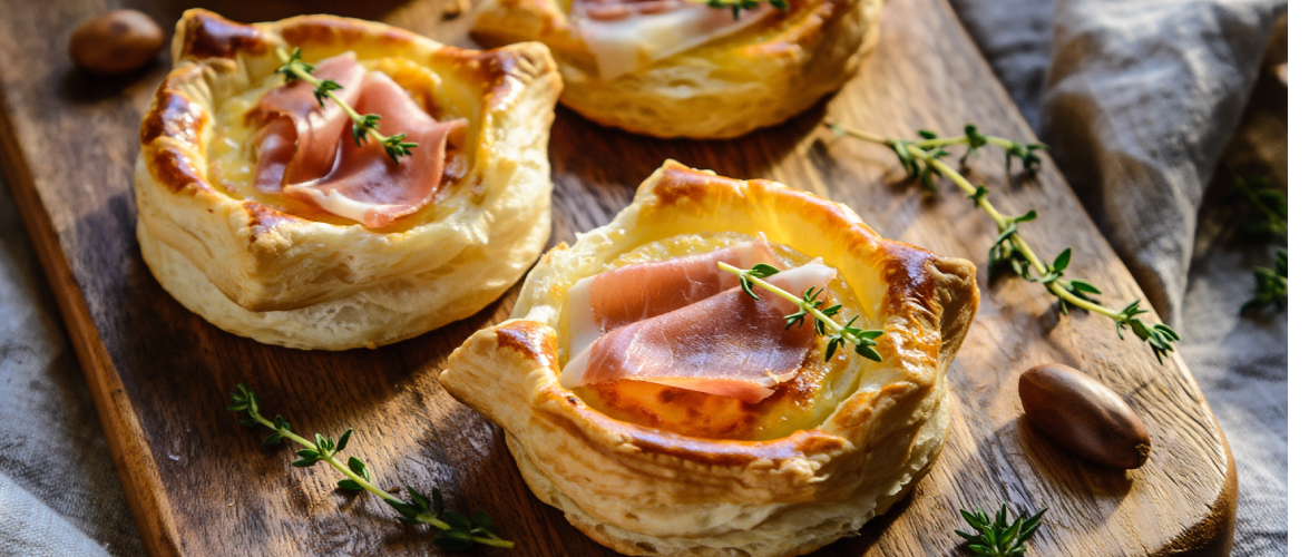 Feuilletés Mont d&rsquo;Or & jambon sec