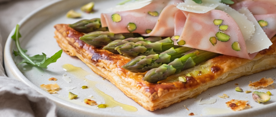 Tarte fine mortadelle pistachée & asperges
